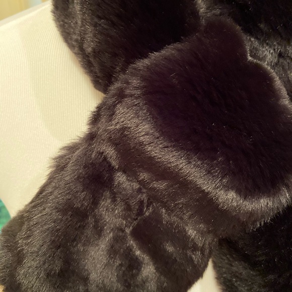 New. Never worn. Deep brown/black faux fur scarf - Picture 2 of 3